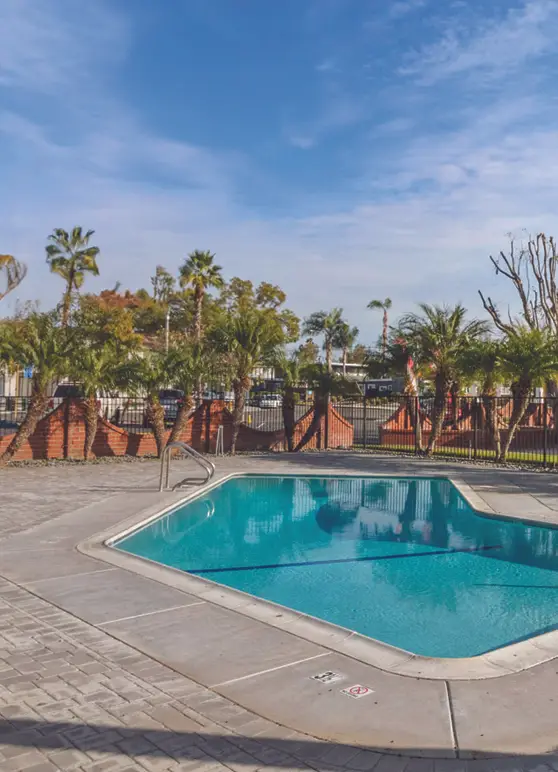 FQ-AmenitiesPool-558px